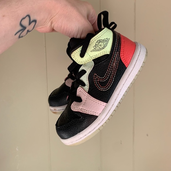 Nike Air Jordan 1 Mid SE Glow in the Dark Toddler Sneakers 7c - Picture 2 of 8